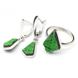 Кольцо и серьги с уваровитом