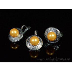 Кольцо и серьги с майоркой цвет золотистый (иск.) Кольцо и серьги с майоркой цвет золотистый (иск.)