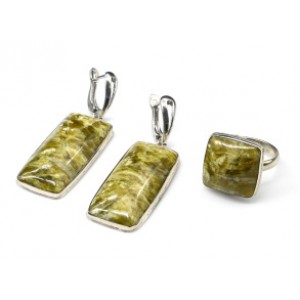 Кольцо и серьги лизардит Кольцо и серьги лизардит