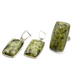 Кольцо и серьги змеевик " Прямоугольник " Кольцо и серьги змеевик " Прямоугольник "