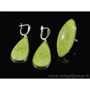 Кольцо и серьги змеевик