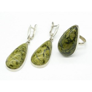 Кольцо и серьги змеевик