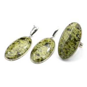Кольцо и серьги змеевик " Овал "