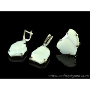 Кольцо и серьги с кахолонгом
