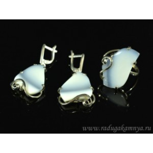 Кольцо и серьги с кахолонгом