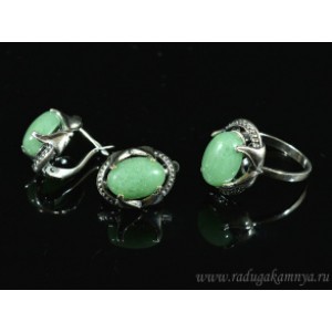 Кольцо и серьги с кварцем (имитация нефрита) Кольцо и серьги с кварцем (имитация нефрита)