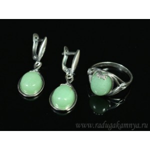 Кольцо и серьги с кварцем (имитация нефрита) .