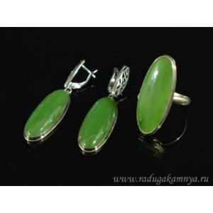 Кольцо и серьги нефрит " Овал "