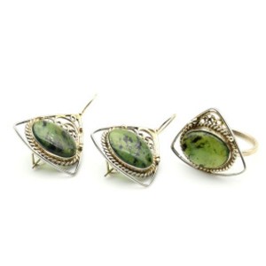 Кольцо и серьги с нефритом