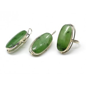 Кольцо и серьги нефрит " Овал "