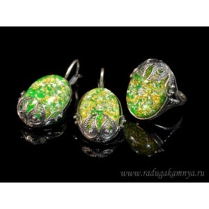 Кольцо и серьги с опалом искусственным, цвет салатовый  (иск.)