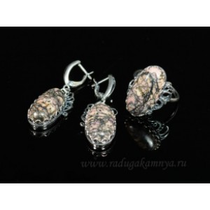 Кольцо и серьги с родонитом Кольцо и серьги с родонитом