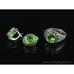 Кольцо и серьги с цирконом искусственным, цвет салатовый (иск.) Кольцо и серьги с цирконом искусственным, цвет салатовый (иск.)
