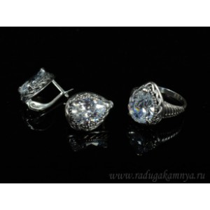 Кольцо и серьги с цирконом искусственным цвет хрусталь (иск.) Кольцо и серьги с цирконом искусственным цвет хрусталь (иск.)