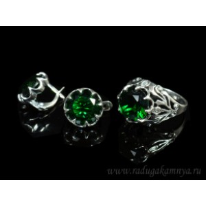 Кольцо и серьги с цирконом искусственным, цвет зеленый (иск.) Кольцо и серьги с цирконом искусственным, цвет зеленый (иск.)