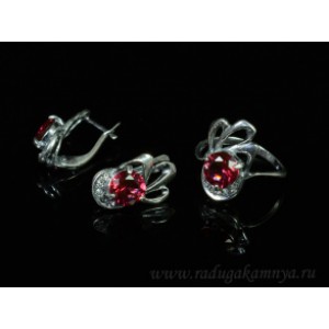 Кольцо и серьги с цирконом искусственным, цвет малиновый (иск.) Кольцо и серьги с цирконом искусственным, цвет малиновый (иск.)