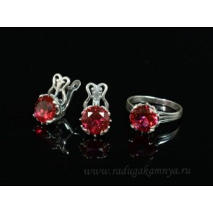 Кольцо и серьги с цирконом искусственным, цвет малиновый (иск.) Кольцо и серьги с цирконом искусственным, цвет малиновый (иск.)