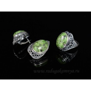 Кольцо и серьги из цоизита, овал 18х13мм Кольцо и серьги из цоизита, овал 18х13мм