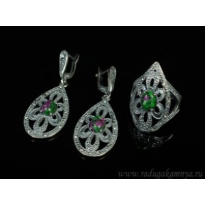 Кольцо и серьги с цоизитом Кольцо и серьги с цоизитом