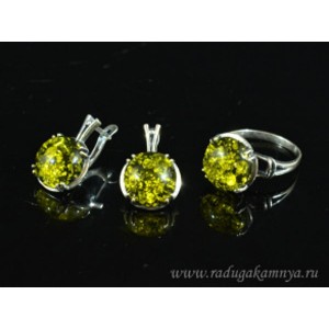 Кольцо и серьги с янтарем (имитация) . (иск.) Кольцо и серьги с янтарем (имитация) . (иск.)