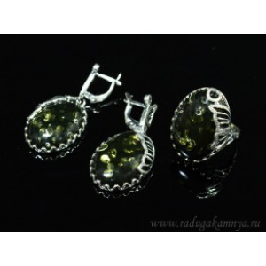 Набор с янтарём кольцо, серьги "бабочка" 20*27мм зеленый, 9,7гр. (иск.)