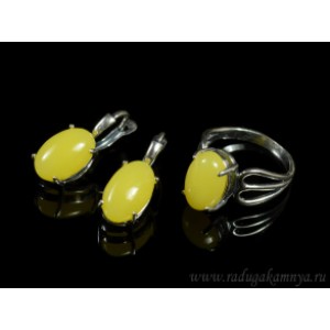 Набор с янтарём кольцо, серьги овал 10*14мм молочный, 4,5гр (иск.)