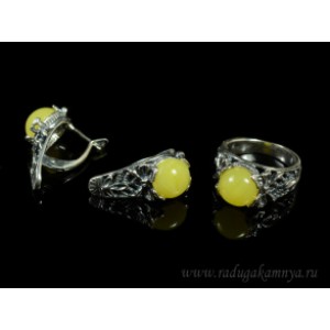 Набор с янтарём кольцо, серьги "бантик" 10*25мм молочный, 8гр (иск.)