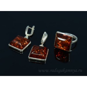 Комплект с янтарём в посеребрении кольцо, серьги квадратик 19мм коньячный (иск.)