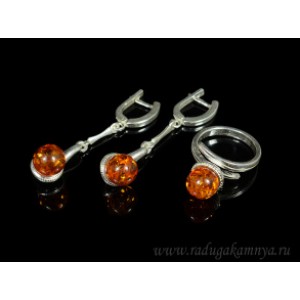 Комплект с янтарём в посеребрении кольцо, серьги шарик 9мм коньячный, 3см. (иск.)