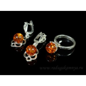 Комплект с янтарём в посеребрении кольцо, серьги шарик 9мм коньячный. (иск.)