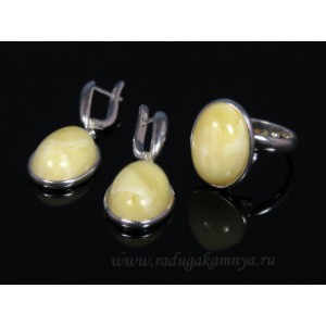 Комплект с янтарём в посеребрении кольцо, серьги овал 15*20мм молочный (иск.)