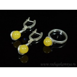 Комплект с янтарём в посеребрении кольцо, серьги шарик 8мм медово-молочный, 2см. (иск.)