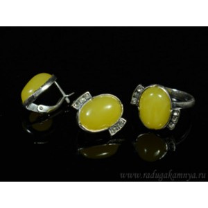 Набор с янтарём кольцо, серьги овал 16*12мм молочный, 3,6гр. (иск.)