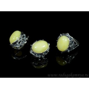 Набор с янтарём кольцо, серьги овал 17*22мм молочный (иск.)