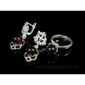 Комплект с янтарём в посеребрении кольцо, серьги шарик 9мм цвет вишня. (иск.)