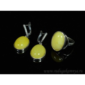 Набор с янтарём кольцо, серьги овал 15*23мм молочный (иск.)