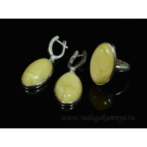 Комплект с янтарём в посеребрении кольцо, серьги овал 16*35мм молочный (иск.)