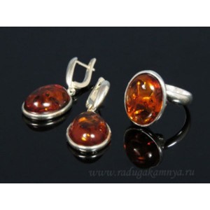 Комплект с янтарём в посеребрении кольцо, серьги овал 15*20мм коньячный (иск.)