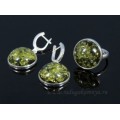 Комплект с янтарём в посеребрении кольцо, серьги круг 22мм зеленый (иск.)