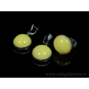 Набор с янтарём кольцо, серьги круг 22мм молочный,  (иск.)