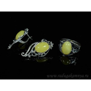 Набор с янтарём кольцо, серьги "вензель" 17*34мм молочный (иск.)