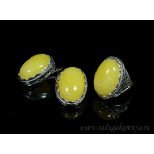 Набор с янтарём кольцо, серьги овал 21*28мм молочный,  (иск.)