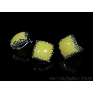 Набор с янтарём кольцо, серьги ромб 29*29мм молочный, 16,3гр. (иск.)