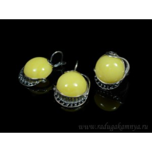 Набор с янтарём кольцо, серьги круг 24*26мм молочный (иск.)