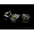 Набор с янтарём кольцо, серьги "вензель" 15*25мм зеленый (иск.)