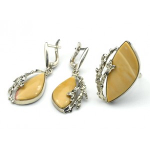 Кольцо и серьги яшмой мукаит