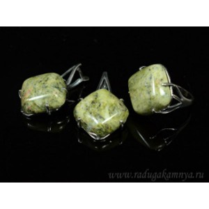 Кольцо и серьги с яшмой