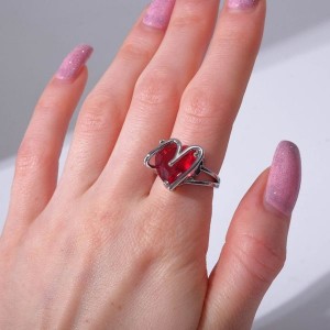 Кольцо "Сердце" с камнем, цвет красный, цвет серебристый, безразмерное