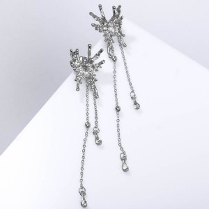 Серьги висячие со стразами "Жар-птица" с каплями на цепочке, цвет белый, цвет серебристый