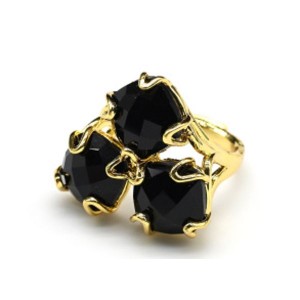 Модное кольцо с агатом черным (имитация) из ювелирного сплава (иск.)